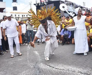 Carlinhos Brown abre Arrastão da Quarta de Cinzas com entrega de padê