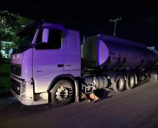 Carreta-tanque roubada com 45 mil litros de combustivel é recuperada na RMS