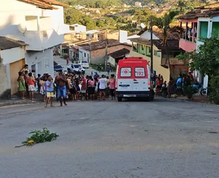 Carro desgovernado invade casa e mata avó e neto no interior da Bahia