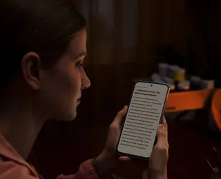 Celular com "tela de papel" promete 7 dias de bateria por R$ 1.025