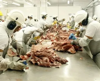 China suspende três frigoríficos brasileiros após verificar irregularidades