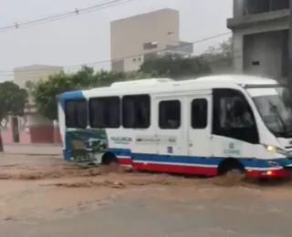 Chuva intensa alaga bairros e deixa moradores ilhados em Araci