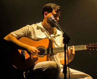 Clássicos de Djavan e Chico invadem o Teatro Gamboa