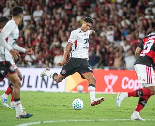 Com polêmicas de arbitragem, Vitória perde para o Flamengo no RJ