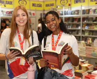 Com vale-livro, Bienal atrai 25 mil estudantes em abertura