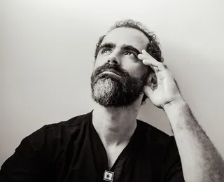 De jornalista a compositor: Dorea lança disco confessional e assume riscos no palco