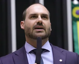 Eduardo Bolsonaro atuou como produtor de filme sobre o pai, diz jornal
