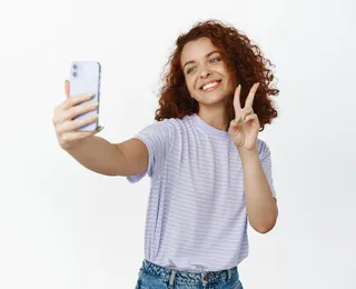 Entenda por que seu rosto parece diferente nas selfies do celular