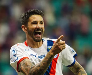 Everaldo se revolta com o VAR e diz que árbitro "brigou com a imagem"