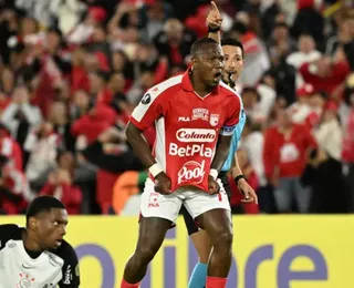 Ex-Bahia brilha na Libertadores com gol no Corinthians aos 40 anos