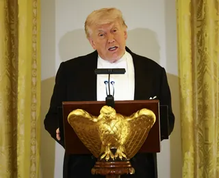 Ex-diretor do FBI é acusado de ameaçar vida de Trump por foto com conchas