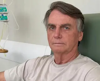 Ex-presidente Bolsonaro está 'inchado e irritado', diz Carlos Bolsonaro