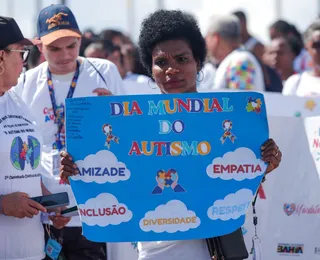 Famílias se reúnem em caminhada por inclusão de autistas em Salvador