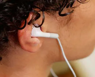 Fones de ouvido de contêm químicos ligados ao câncer, aponta estudo