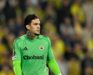 Goleiro da Seleção Brasileira é expulso e da soco na cabine do VAR