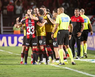 Histórico! Vitória elimina o Flamengo em noite mágica no Barradão