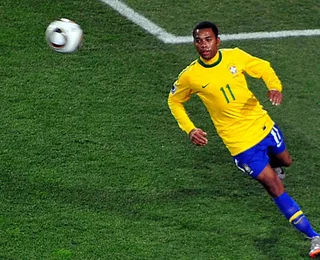 Ídolo do Santos revela visita a Robinho na prisão