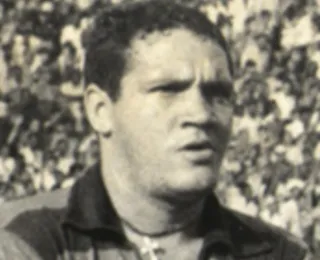 Ídolo do Vitória, ex-zagueiro Romenil morre aos 82 anos