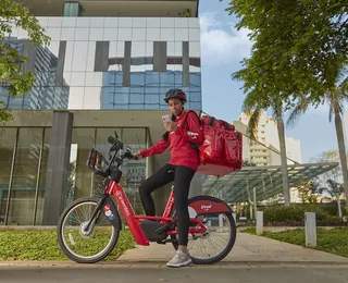 iFood investe R$ 300 mi e traz bikes elétricas para Salvador