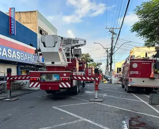 Incêndio de grandes proporções atinge loja no centro de Feira de Santana