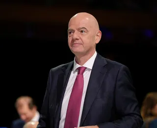 Infantino se diz “chocado” após denúncia de racismo contra Vini Jr