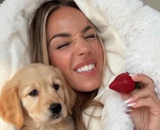 Influenciadora abandona cão em meio à guerra e é detonada na web