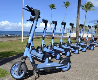 Irmãos usam patinetes elétricos para cometer roubos na orla de Salvador