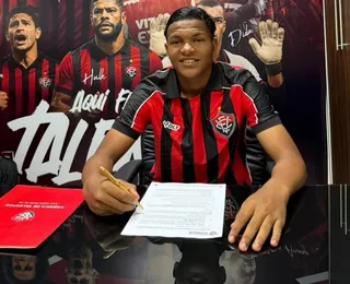 Joia da base assina primeiro contrato profissional com o Vitória