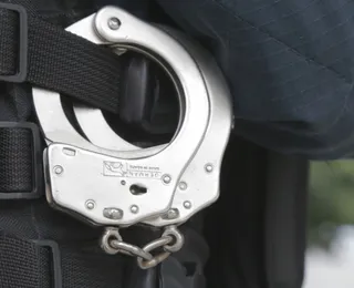 Jovem de 17 anos morre após "brincadeira" de roleta russa