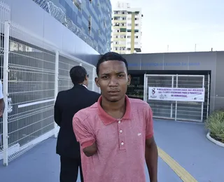 Jovem que perdeu braço em Cajazeiras diz viver de 'bicos' e pede justiça