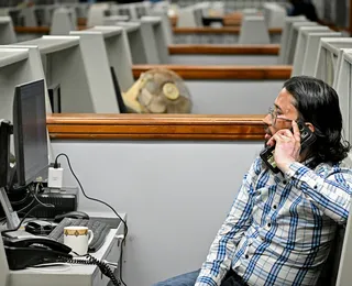 Lucro suspeito: investidores faturam bilhões minutos antes de anúncio de Trump