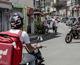 Lula revoga curso obrigatório e idade mínima de 21 anos para motoboys