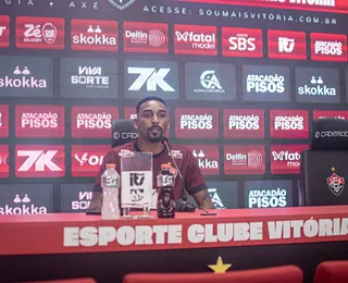 Mateus Silva analisa disputa de posição na defesa do Vitória