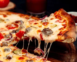 Morte e 100 intoxicados em pizzaria: pouca higiene e insetos podem ser motivo