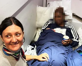 Mulher entra em trabalho de parto em avião e bebê nasce durante voo