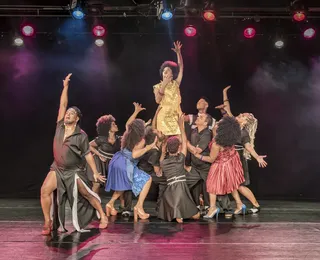Musical foge do óbvio e revela as múltiplas faces de Elza Soares