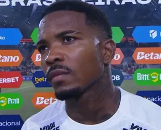 “Não foi pênalti”: Cacá detona arbitragem após derrota do Vitória
