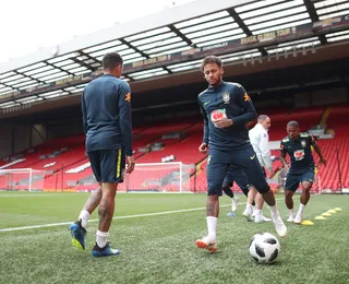Neymar, a Copa e o peso da sociedade do espetáculo