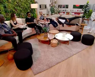 Novo reality? Quadro com sósias vira fenômeno e intriga internautas
