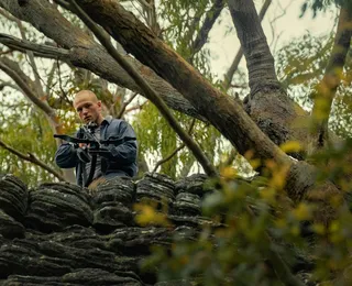 O novo filme de ação eletrizante da Netflix que vai salvar seu sábado