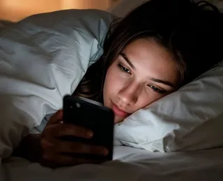 O que significa passar o dia no celular sem produzir nada, segundo a psicologia