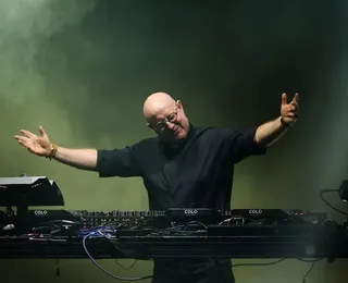 Padre DJ faz show gratuito de música eletrônica em homenagem ao Papa