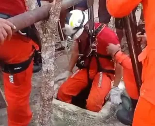 Pai e filho são resgatados após caírem em poço na Bahia