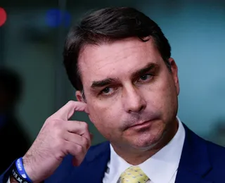 Petista desafia Flávio Bolsonaro a assinar “CPI do Dark Horse"