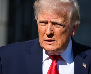 Petróleo sobe 8% após falas de Trump sobre bloquear estreito de Ormuz