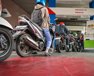 Petróleo supera US$ 120 o barril e já acende alerta para combustíveis