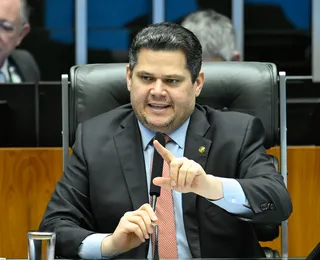 PF indicia suplente de Alcolumbre por suspeita de fraude em contratos