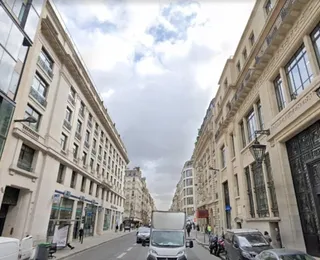 Polícia impede atentado com bomba em frente a banco em Paris