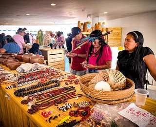 Povos indígenas da Bahia expõem arte em feira nacional