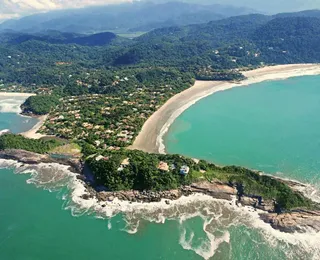 Praia e cachoeira criam paisagem encantadora no Brasil; saiba onde